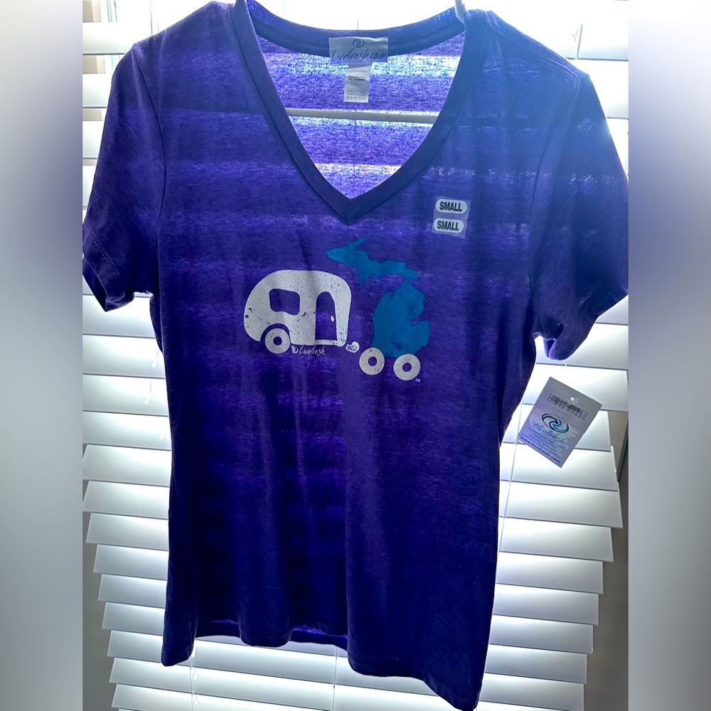Livnfresh Camper Purple T-shirt Women’s Size Small NWT Camping Van Life
